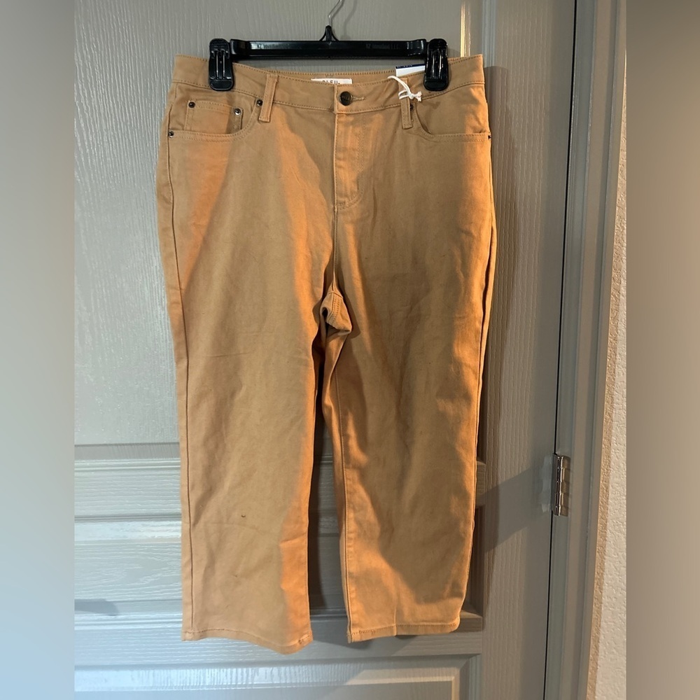 Bleu Denim Design Company Women’s 12 Tan Capris Skinny Fit NWT